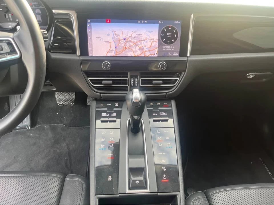 2022 Porsche Macan - Image 10 of 13