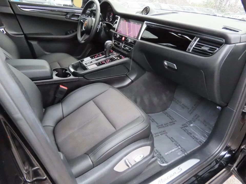2022 Porsche Macan - Image 12 of 16