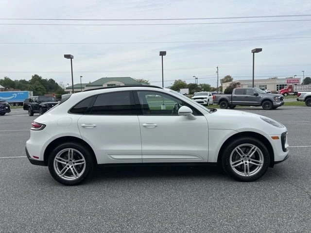 2022 Porsche Macan - Image 6 of 8