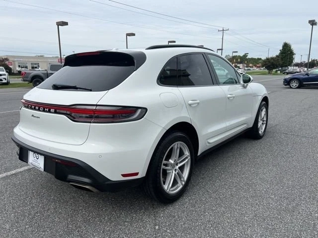 2022 Porsche Macan - Image 5 of 8