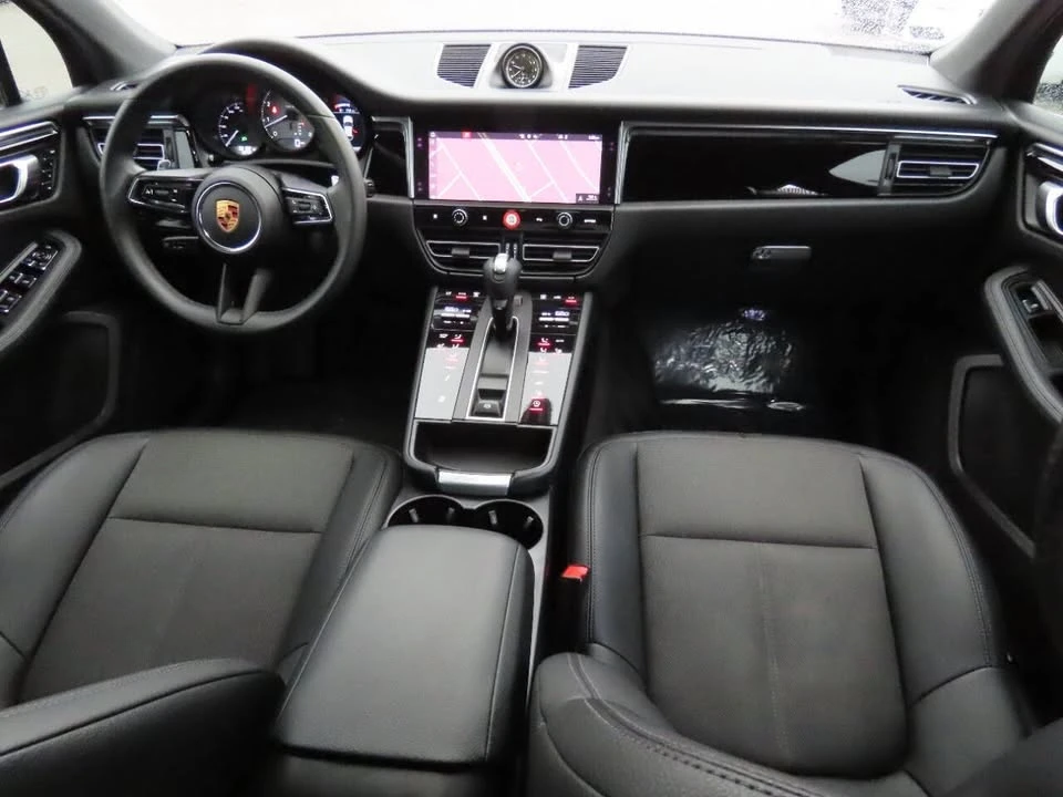 2022 Porsche Macan - Image 11 of 16