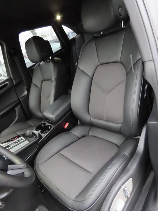 2022 Porsche Macan - Image 13 of 16