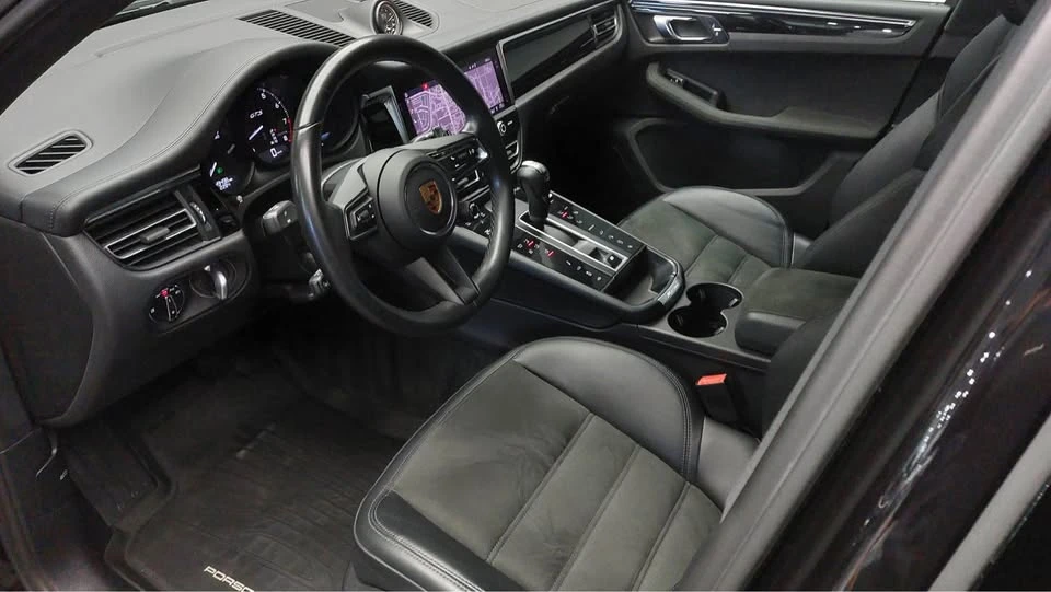 2022 Porsche Macan - Image 8 of 13