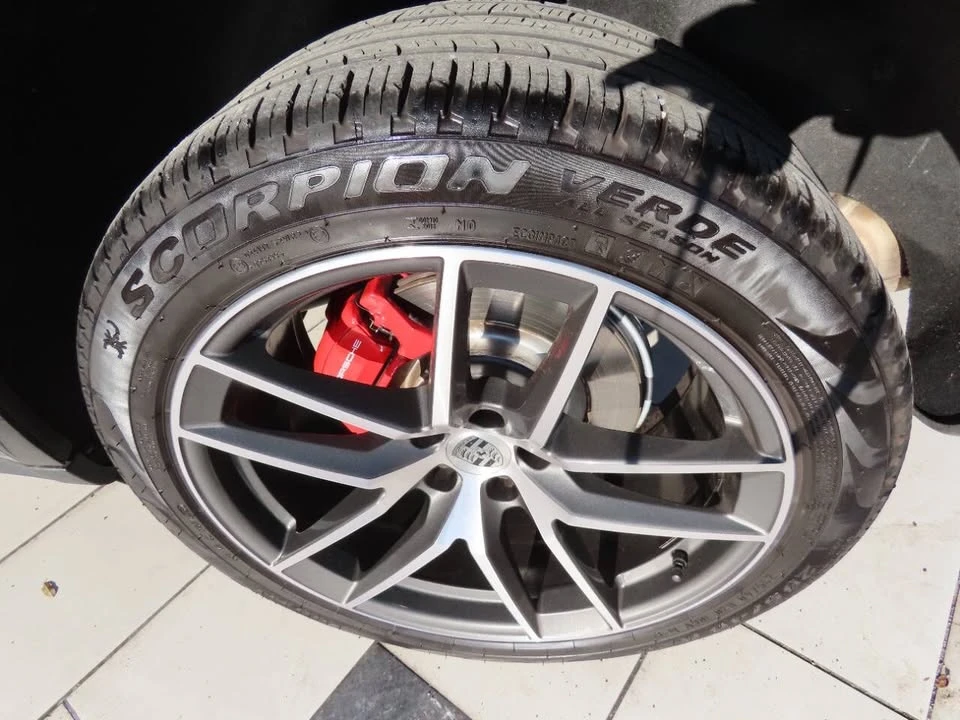 2022 Porsche Macan - Image 7 of 16