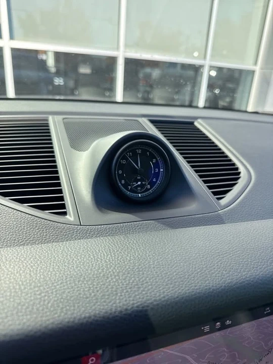 2022 Porsche Macan - Image 10 of 14