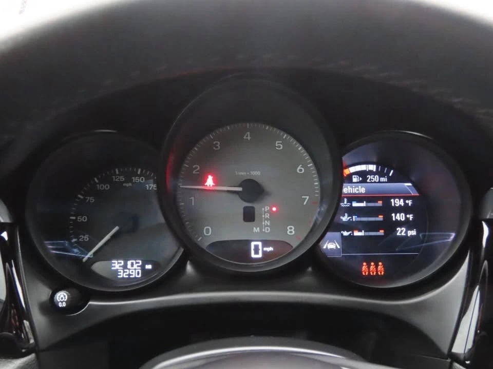 2022 Porsche Macan - Image 10 of 16