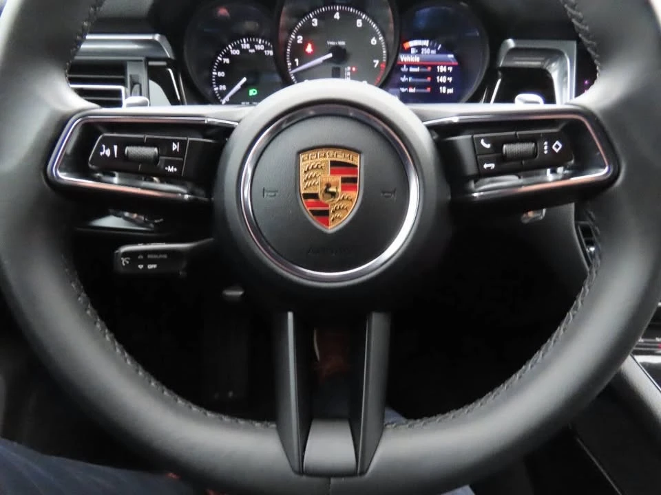 2022 Porsche Macan - Image 9 of 16