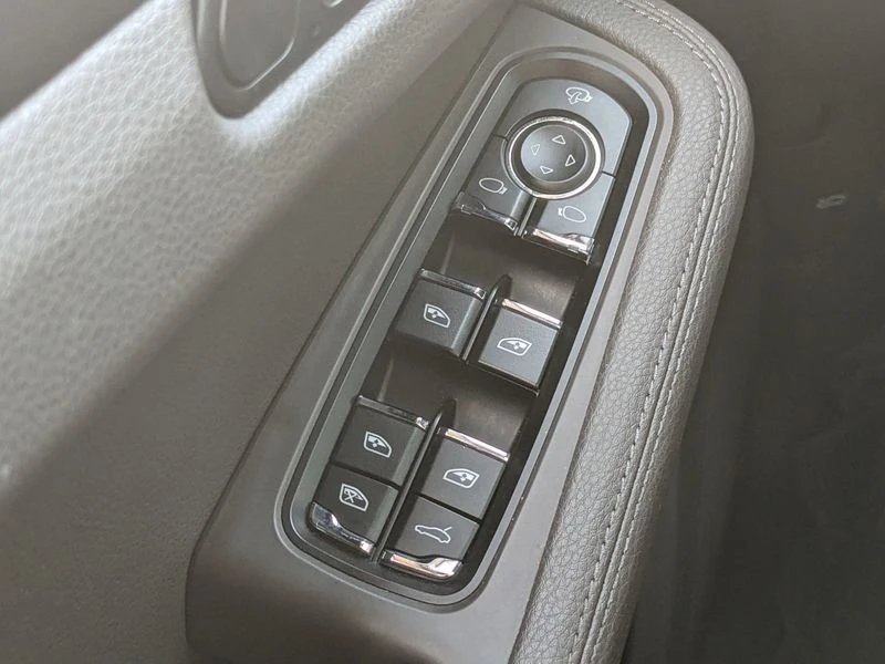 2022 Porsche Macan - Image 12 of 12