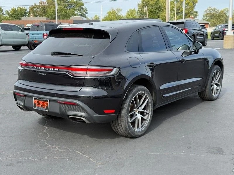 2022 Porsche Macan - Image 2 of 15