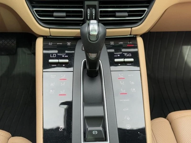 2022 Porsche Macan - Image 10 of 15