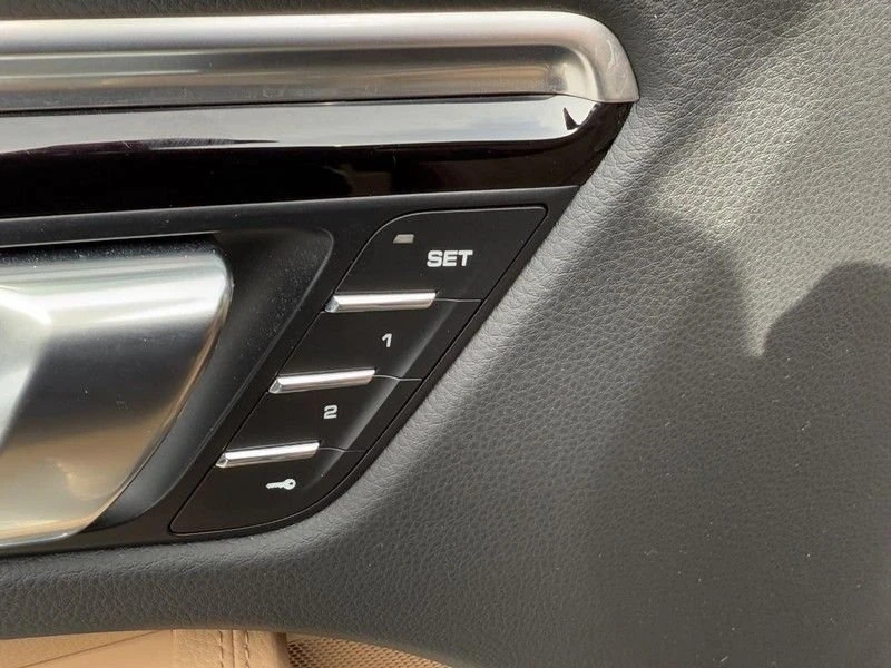 2022 Porsche Macan - Image 12 of 15