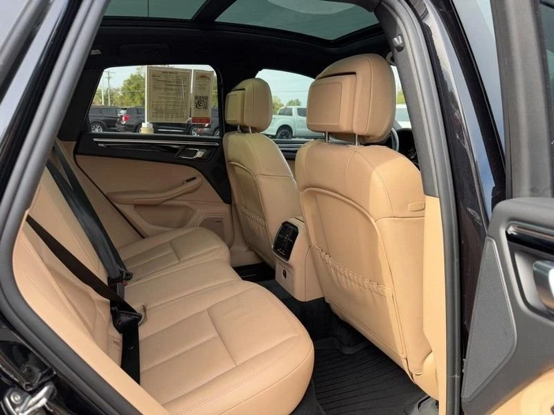 2022 Porsche Macan - Image 7 of 15