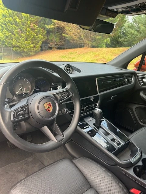 2022 Porsche Macan - Image 4 of 7