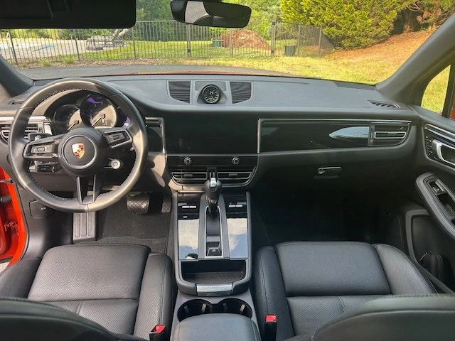 2022 Porsche Macan - Image 6 of 7