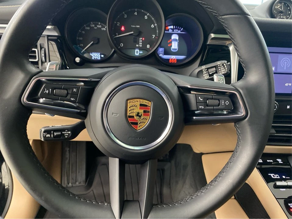 2022 Porsche Macan - Image 15 of 18