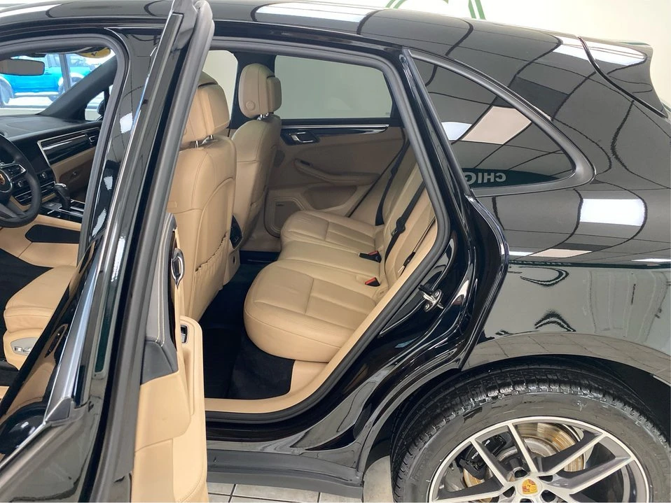 2022 Porsche Macan - Image 10 of 18