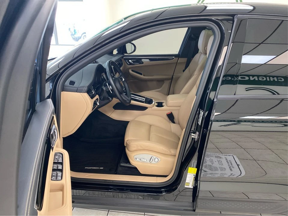 2022 Porsche Macan - Image 9 of 18