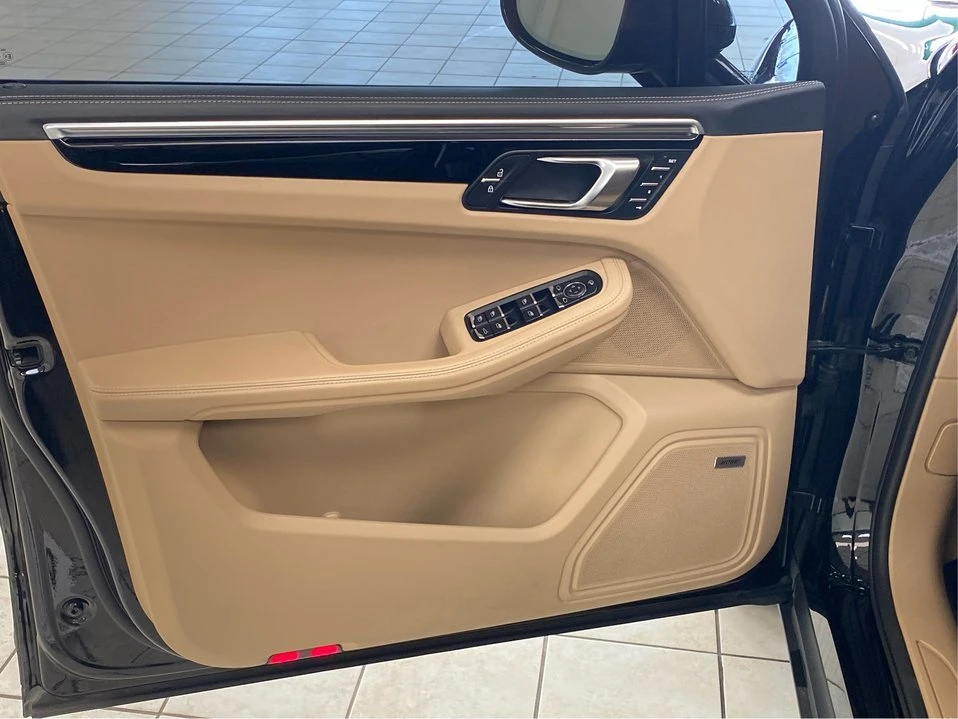 2022 Porsche Macan - Image 18 of 18