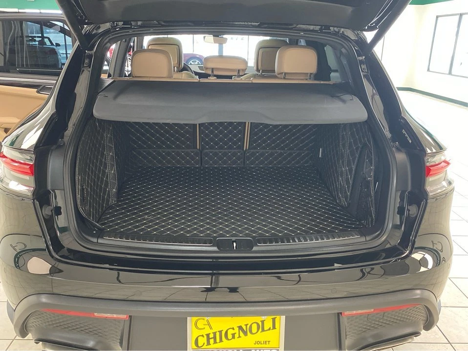2022 Porsche Macan - Image 12 of 18