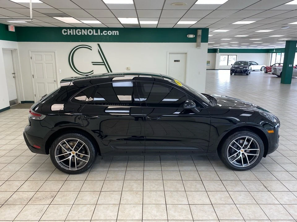 2022 Porsche Macan - Image 2 of 18