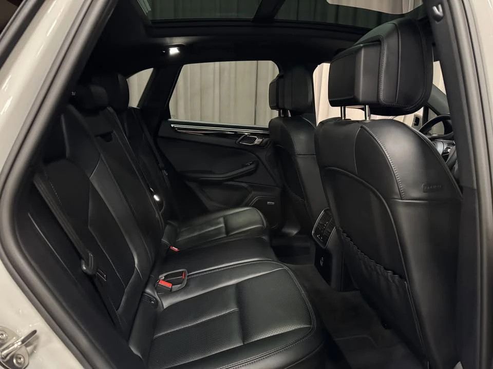 2022 Porsche Macan - Image 9 of 20