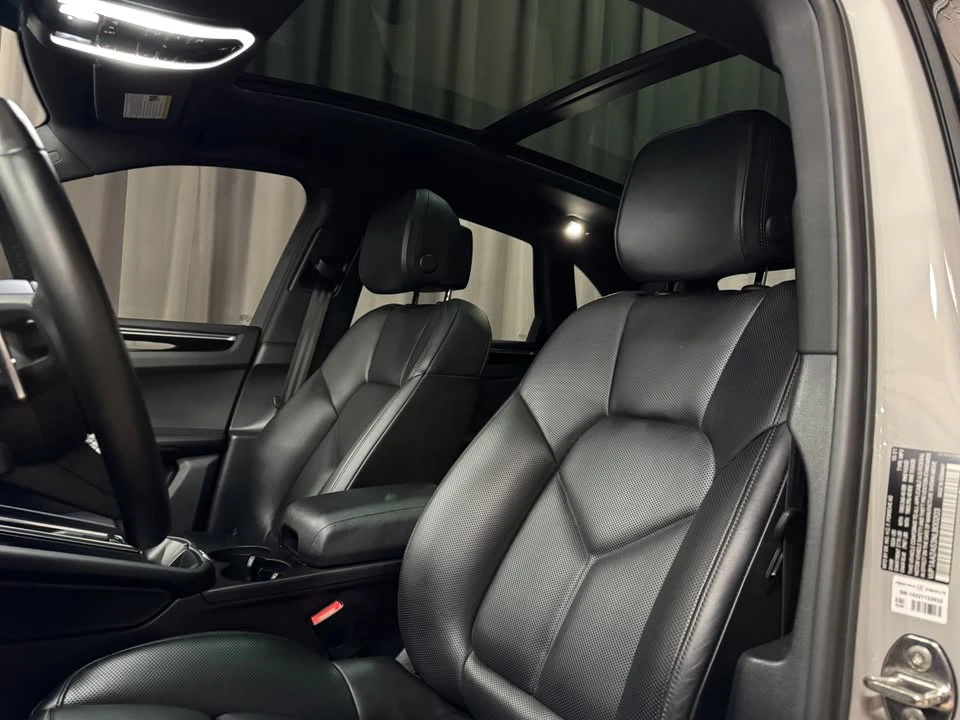 2022 Porsche Macan - Image 18 of 20