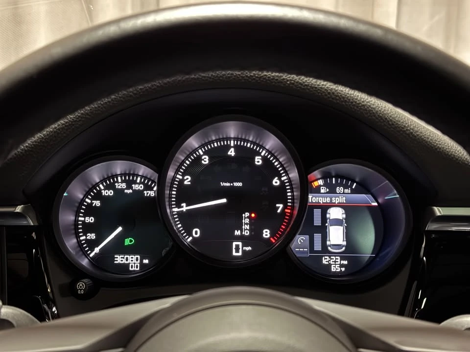 2022 Porsche Macan - Image 12 of 20