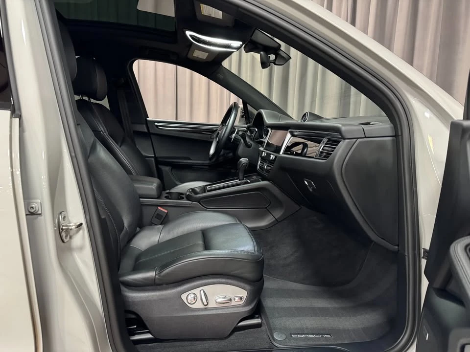 2022 Porsche Macan - Image 7 of 20