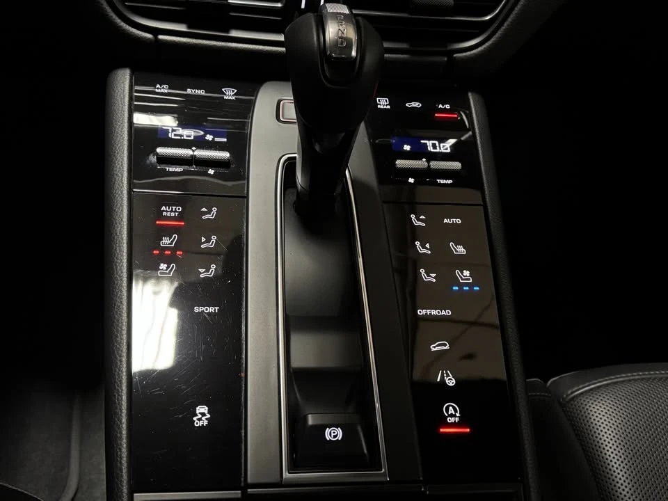 2022 Porsche Macan - Image 14 of 20