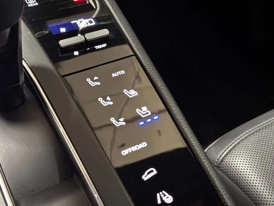 2022 Porsche Macan - Image 16 of 20