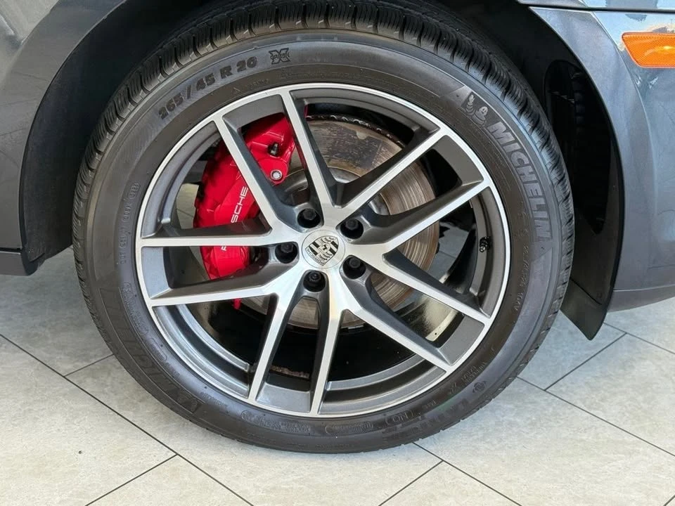 2022 Porsche Macan - Image 18 of 20