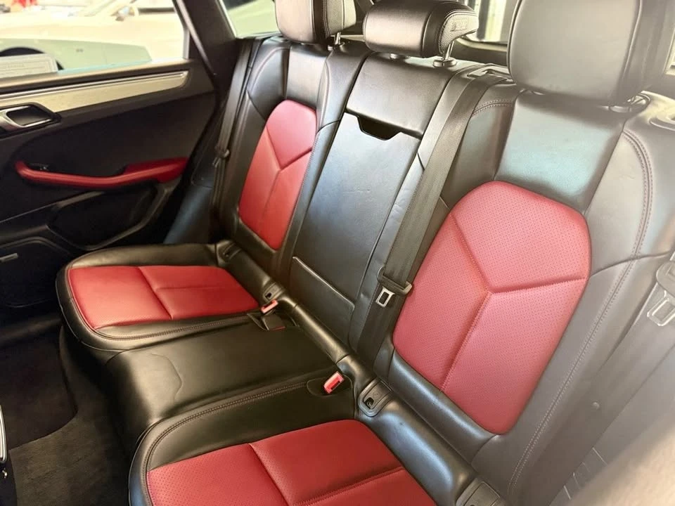 2022 Porsche Macan - Image 15 of 20
