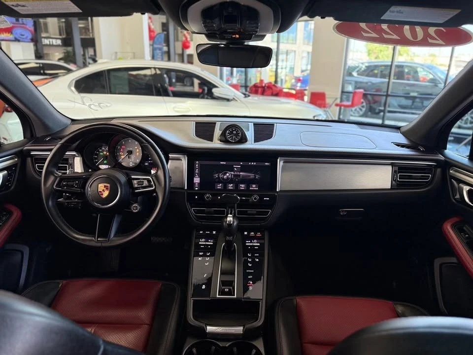 2022 Porsche Macan - Image 16 of 20