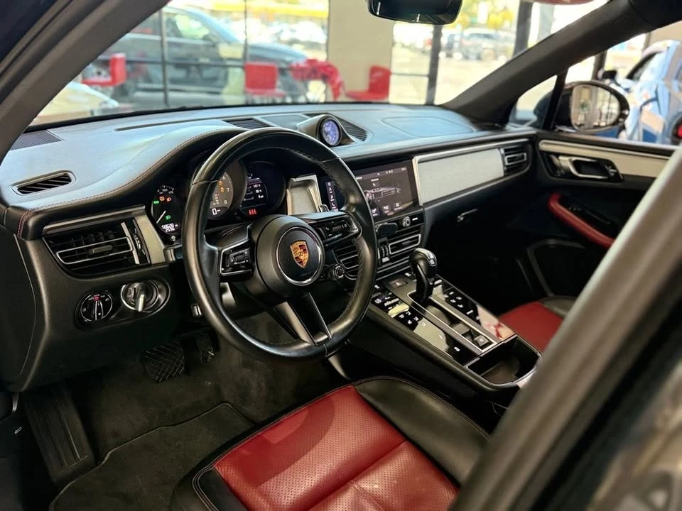 2022 Porsche Macan - Image 11 of 20