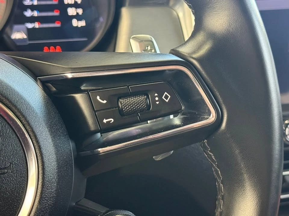 2022 Porsche Macan - Image 20 of 20