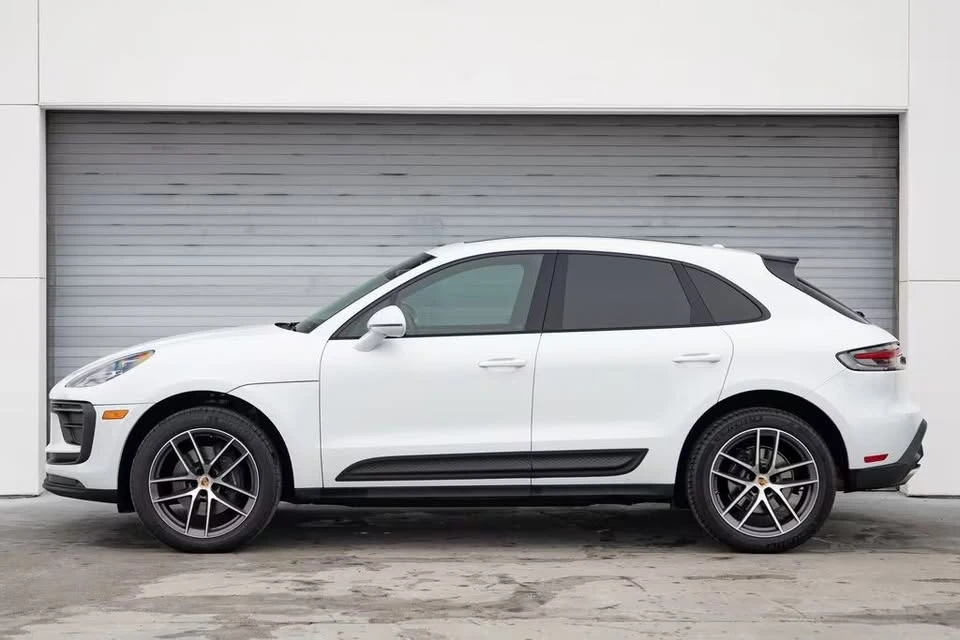 2022 Porsche Macan - Image 2 of 7
