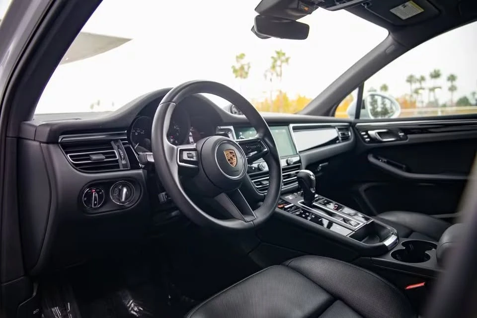 2022 Porsche Macan - Image 5 of 7