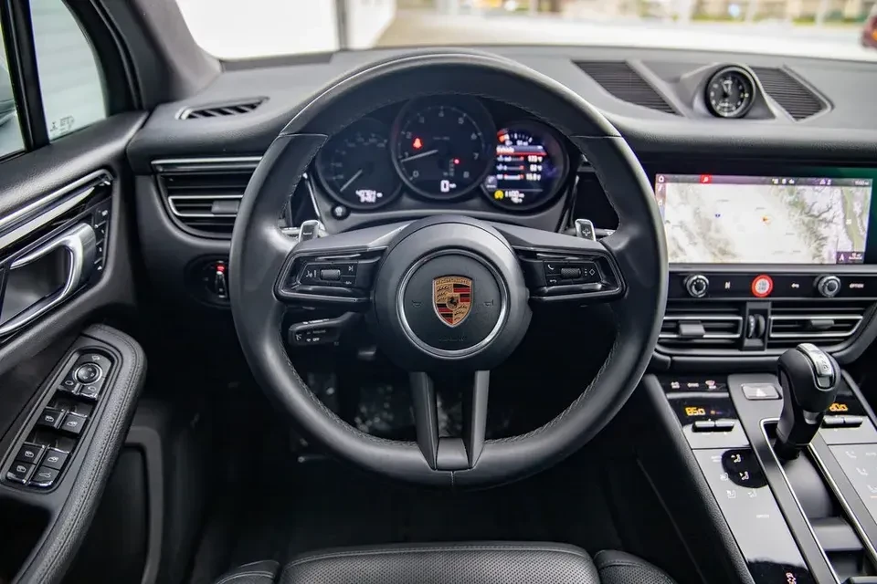 2022 Porsche Macan - Image 4 of 7