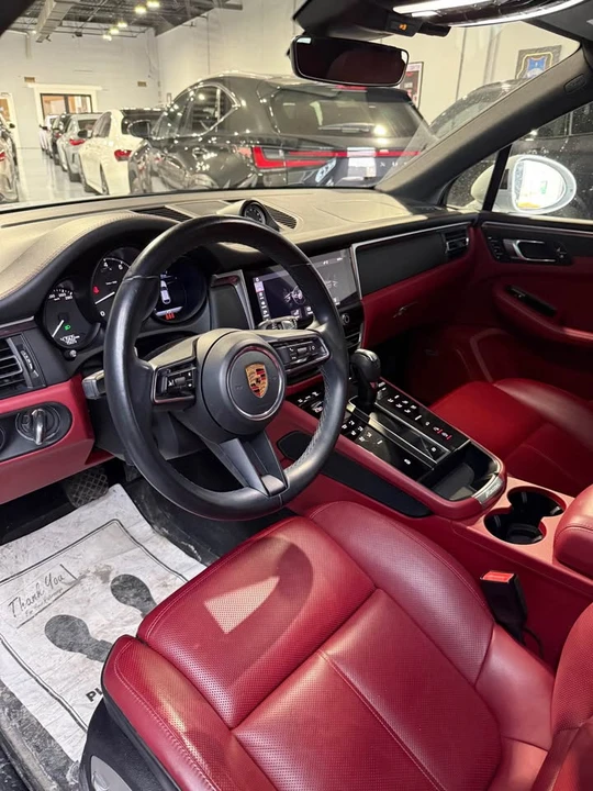 2022 Porsche Macan - Image 6 of 11