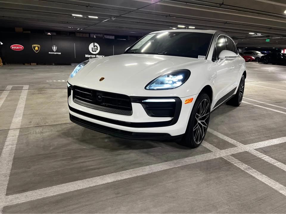 2022 Porsche Macan - Image 2 of 7