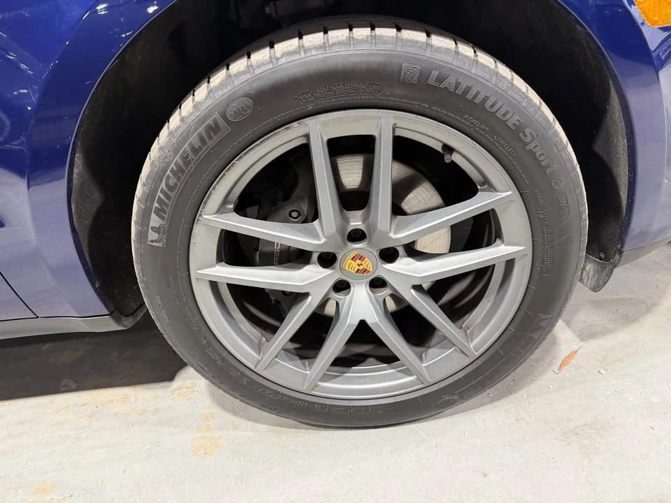2022 Porsche Macan - Image 2 of 6