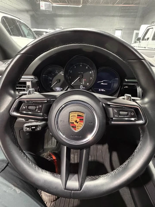 2022 Porsche Macan - Image 5 of 6