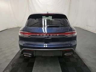 2022 Porsche Macan - Image 9 of 11