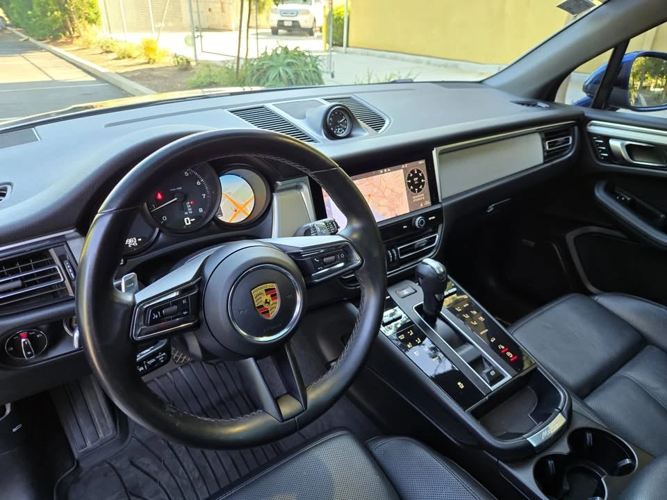 2022 Porsche Macan - Image 15 of 20