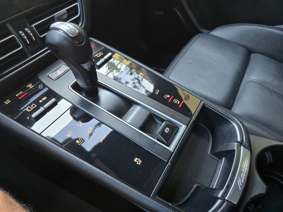 2022 Porsche Macan - Image 19 of 20
