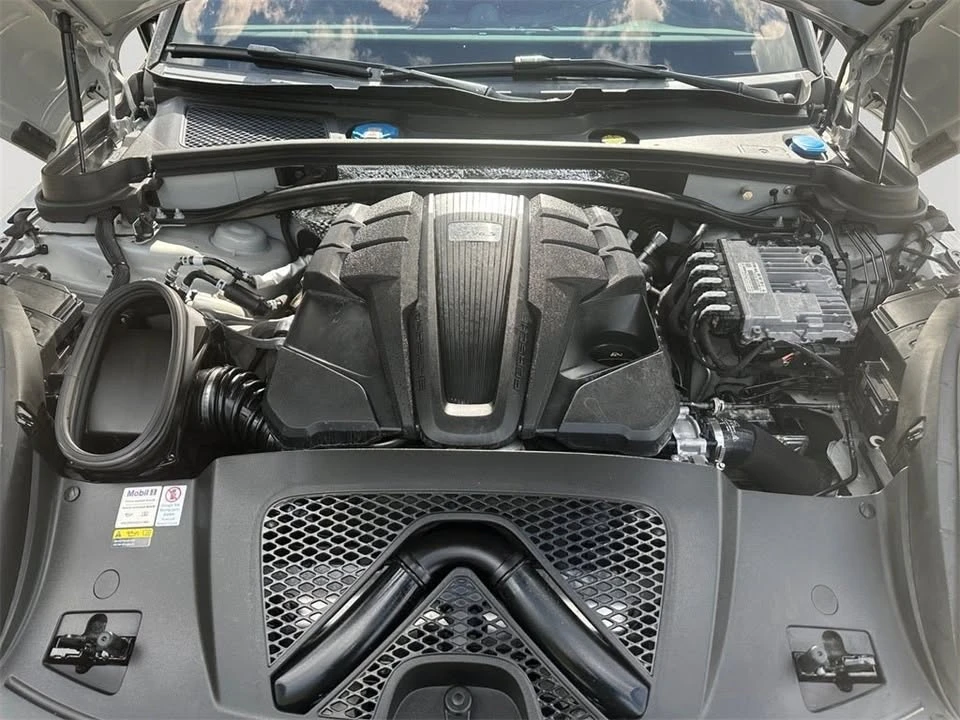 2022 Porsche Macan - Image 8 of 19