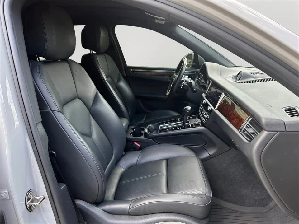 2022 Porsche Macan - Image 11 of 19