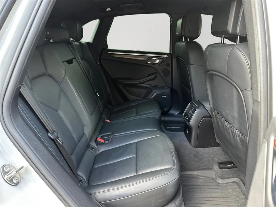 2022 Porsche Macan - Image 12 of 19