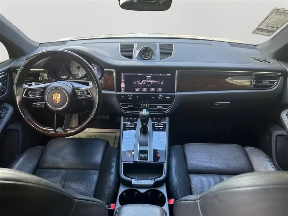 2022 Porsche Macan - Image 16 of 19