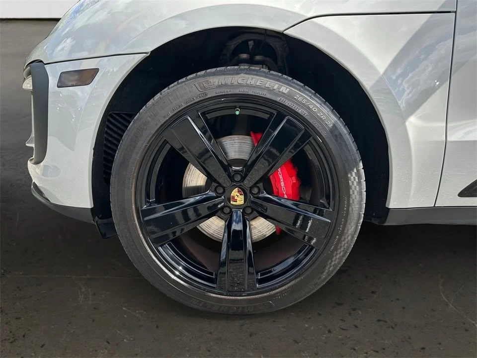 2022 Porsche Macan - Image 9 of 19